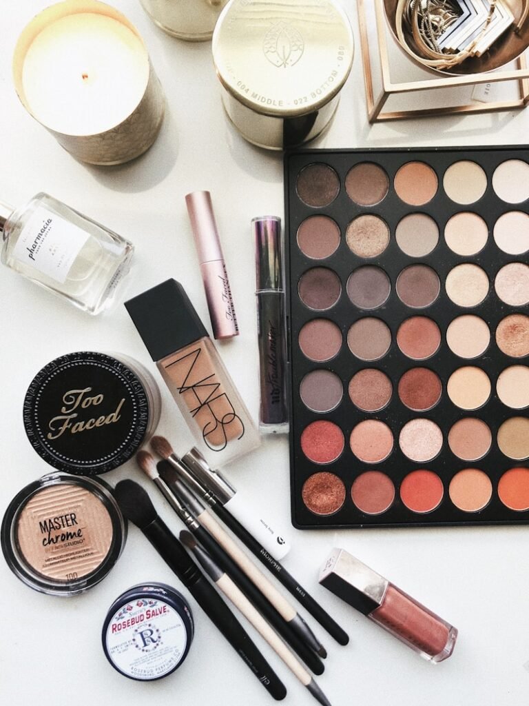 باليت ظلال العيون بريق باريس (Parisian Glow Eyeshadow)