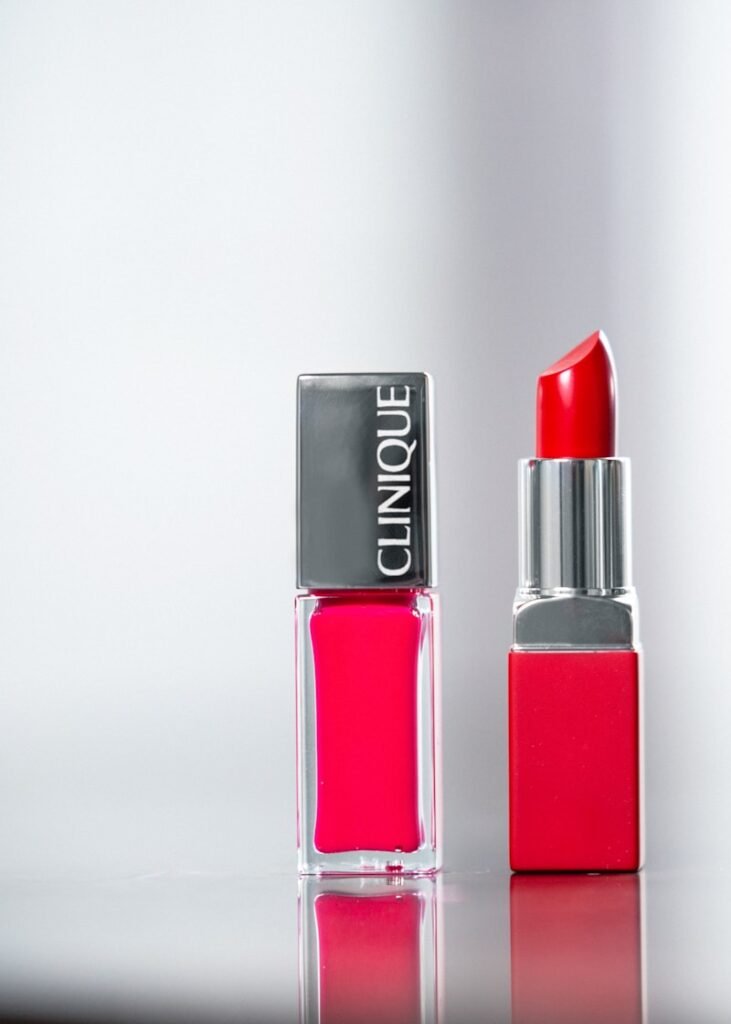 أحمر شفاه مخملي مطفي (Velvet Rose Matte Lipstick)
